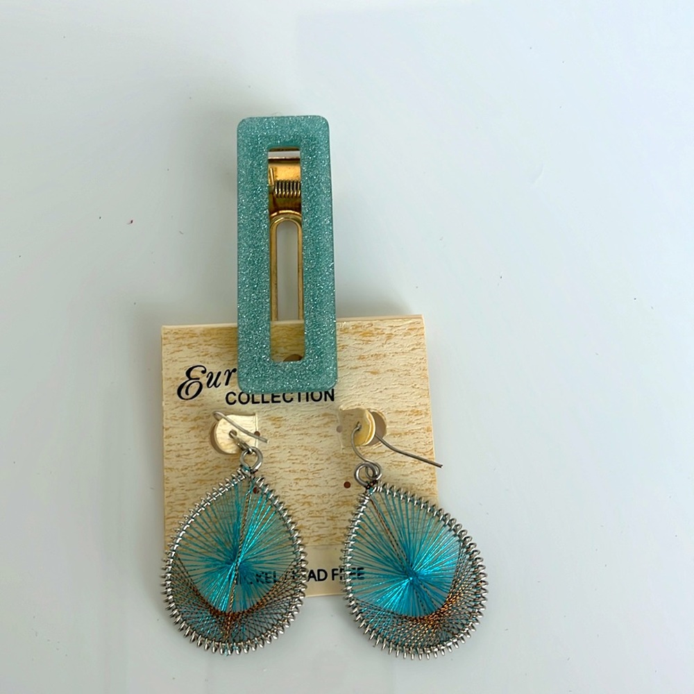 Earnings with hair clip. Color turquoise.